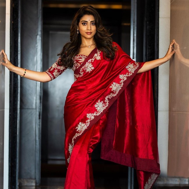 Tollywood actress shriya saran sensational pictures-Actressshriya, Shriya Saran, Shriyasaran Photos,Spicy Hot Pics,Images,High Resolution WallPapers Download