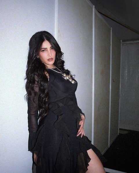 Tollywood actress shruti haasan new pictures-@shrutihaasan, Celebrity, Celebritystyle, Glamourshots, Redcarpetlooks, Tollywoodbeauty, Tollywoodgossip, Actressshruti, Shruthihassan, Shruti Haasan, Shrutihaasan, Shruti Hassan Photos,Spicy Hot Pics,Images,High Resolution WallPapers Download