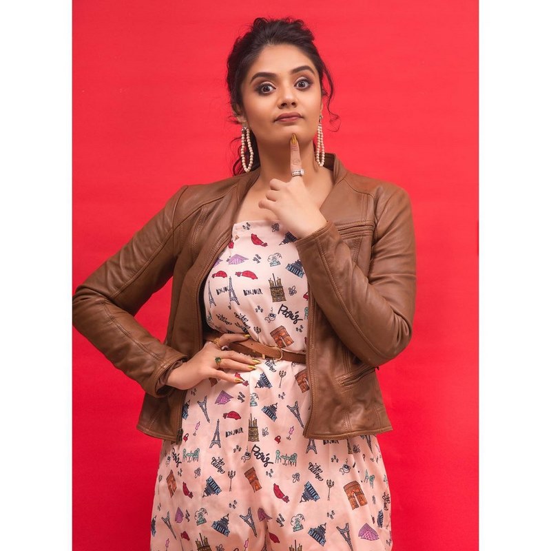 Tollywood actress sreemukhi sizzling images-Anchorsreemukhi, Anchor Srimukhi, Anchorsrimukhi, Sreemukhi Photos,Spicy Hot Pics,Images,High Resolution WallPapers Download