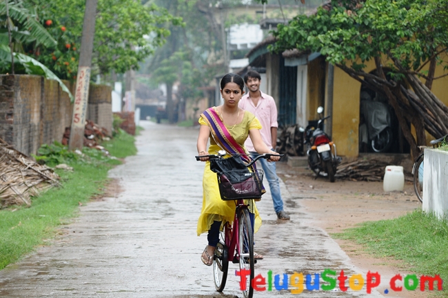 Uyyala jampala movie first look stills- Photos,Spicy Hot Pics,Images,High Resolution WallPapers Download