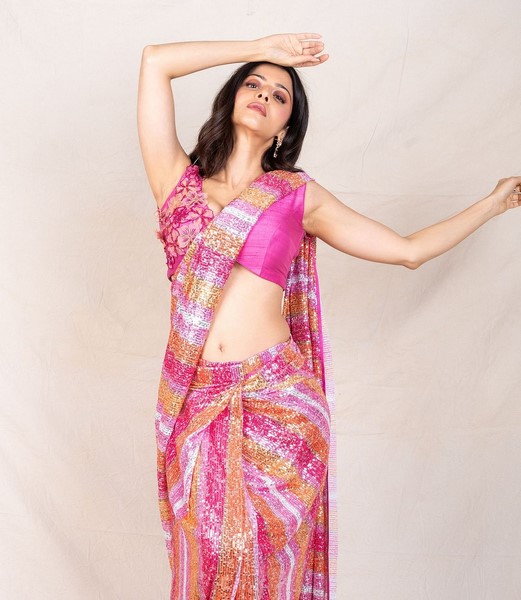 Vedikas spicy looks and sari with wow like beauty-Actress Vedhika, Actress Vedika, Actressvedika, Tamilactress, Teluguactress, Vedhika Actress, Vedhikaactress, Vedika, Vedika Actress, Vedikawhatsapp Photos,Spicy Hot Pics,Images,High Resolution WallPapers Download