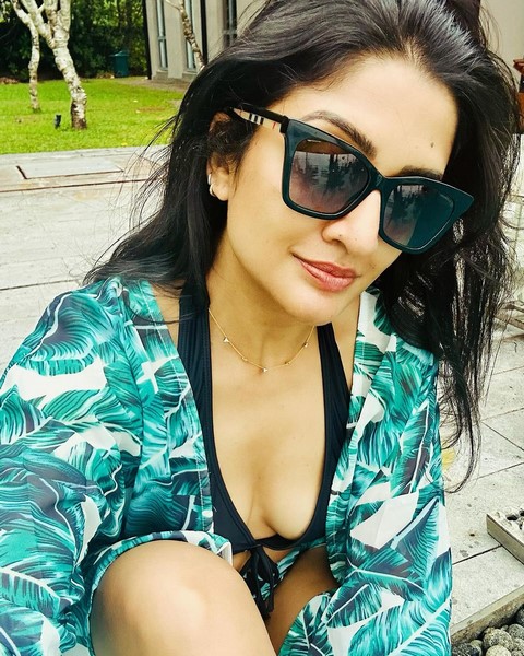 Vimala raman printed color pool dress glamorous images-Actressvimala, Vimala Raman, Vimalaraman Photos,Spicy Hot Pics,Images,High Resolution WallPapers Download