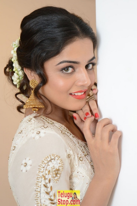 Wamiqa gabbi stills- Photos,Spicy Hot Pics,Images,High Resolution WallPapers Download