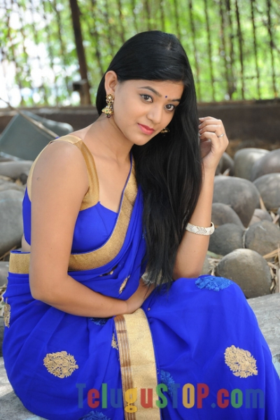 Yamini bhaskar latest gallery- Photos,Spicy Hot Pics,Images,High Resolution WallPapers Download