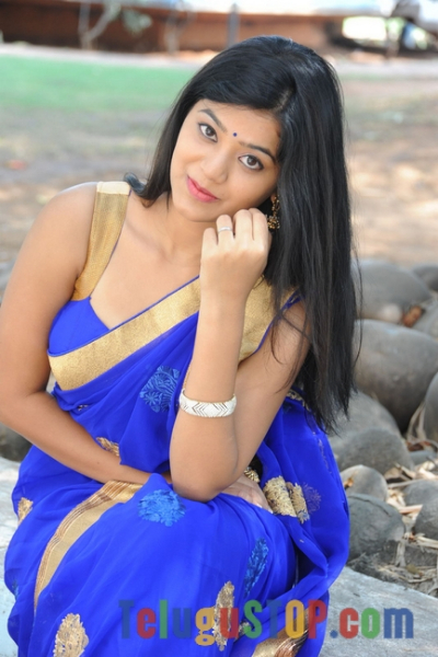Yamini bhaskar latest gallery- Photos,Spicy Hot Pics,Images,High Resolution WallPapers Download