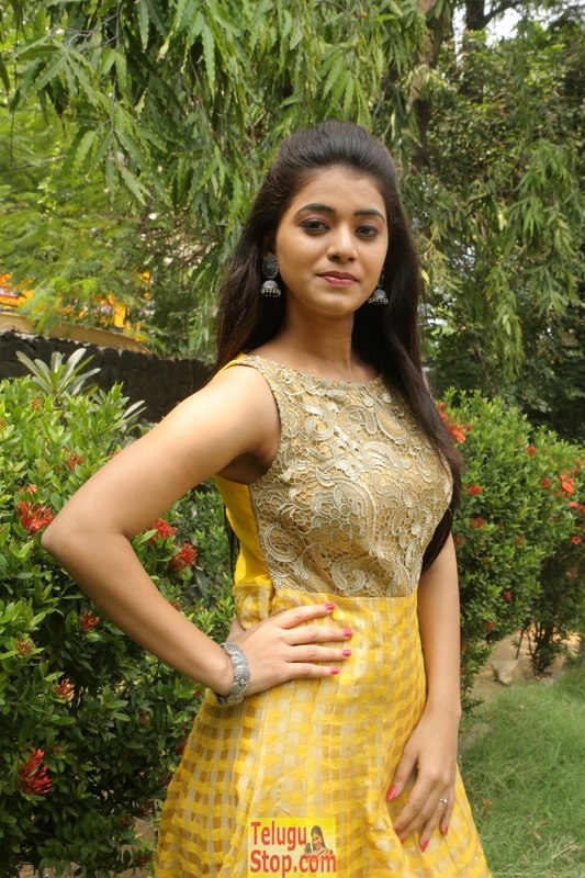 Yamini bhaskar new images 2- Photos,Spicy Hot Pics,Images,High Resolution WallPapers Download