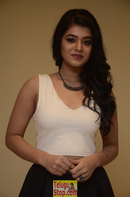 Yamini bhasker new stills- Photos,Spicy Hot Pics,Images,High Resolution WallPapers Download