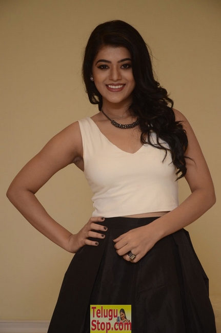 Yamini bhasker new stills- Photos,Spicy Hot Pics,Images,High Resolution WallPapers Download