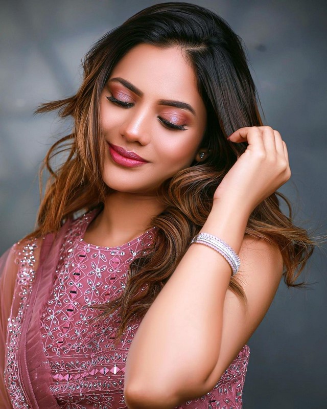You have to fall in love with the beauty of aishwarya dutta in these images-Ananyabirla, Actressananya, Ananya Birla, Romanticananya Photos,Spicy Hot Pics,Images,High Resolution WallPapers Download