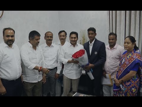  Indian Cricket Under19 Team Vicecaptain Sheikh Rashid Meets Chief Minister Ys Ja-TeluguStop.com