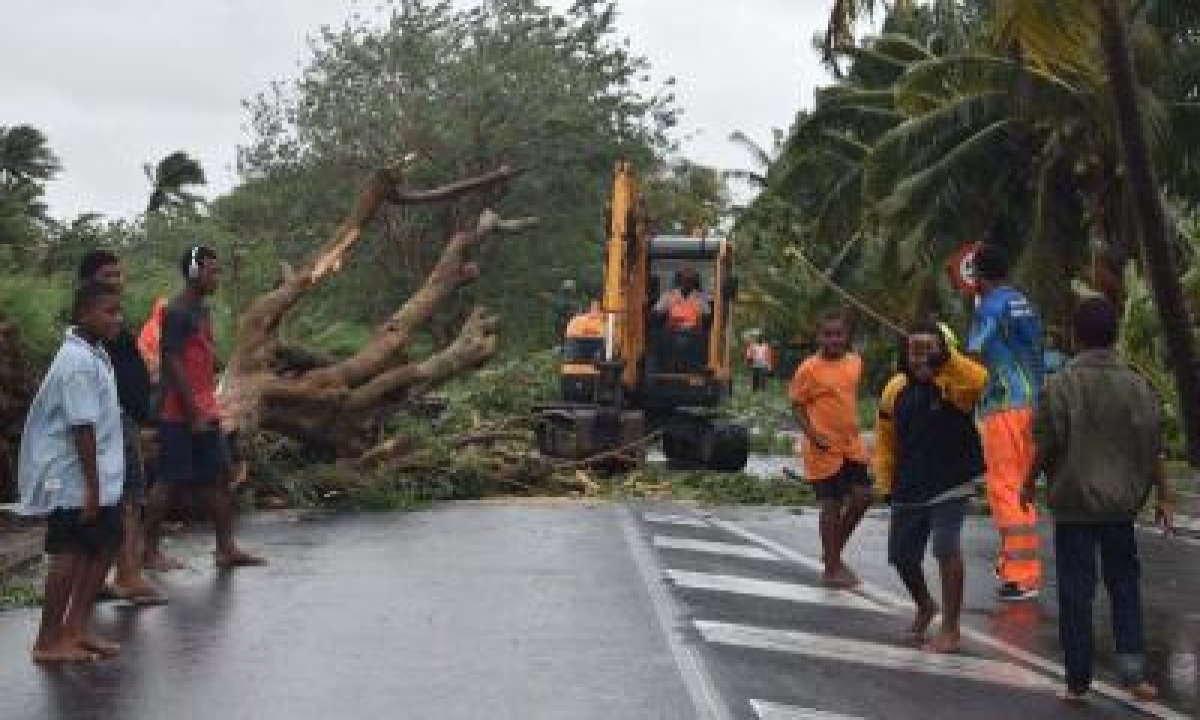  2 Dead As Tropical Cyclone Batters Fiji-TeluguStop.com