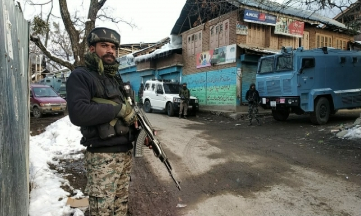  2 Terrorists Surrender In Kashmir-TeluguStop.com