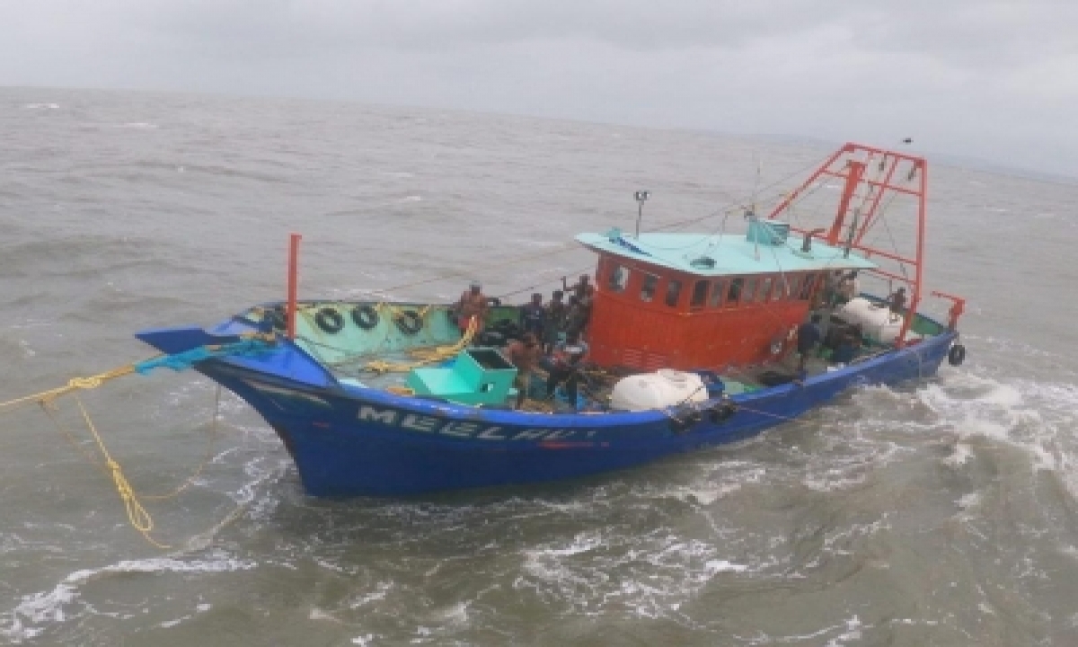  25 Indian Boats Damaged By Sri Lankan Navy: Fishermen-TeluguStop.com