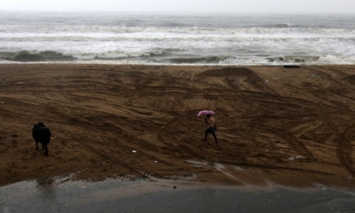  3 Killed As Cyclone Nivar Wreaks Havoc In Tn (3rd Ld)-TeluguStop.com