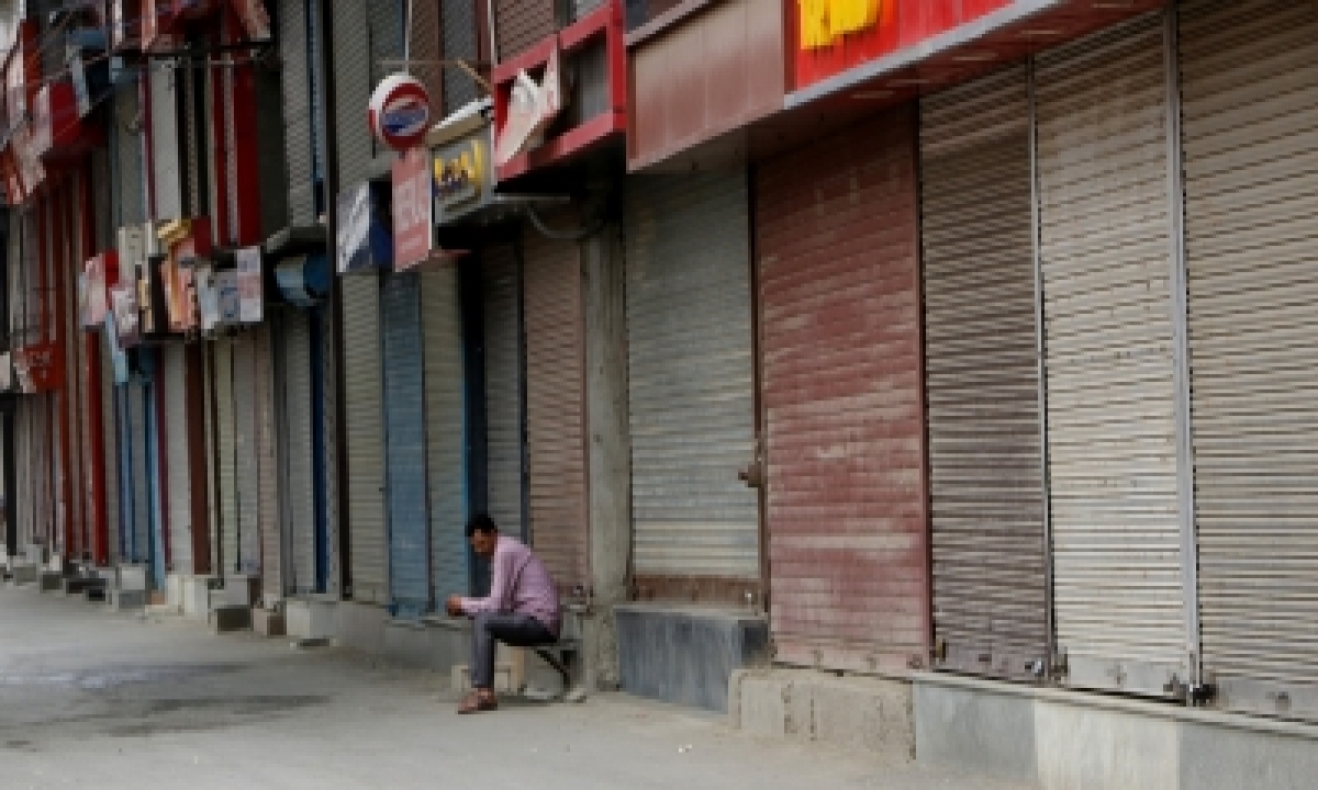  60-hr Curfew In Ahmedabad, People Throng Markets (ld)-TeluguStop.com