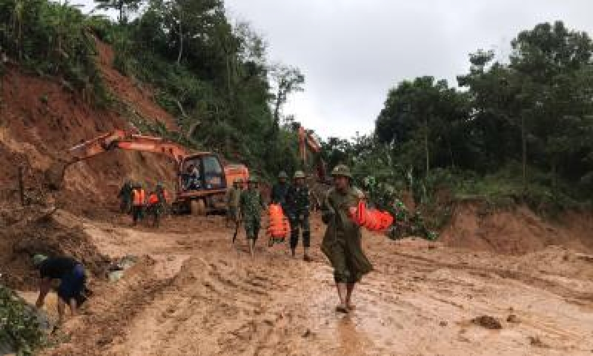  8 Dead, 45 Missing In Vietnam Landslides-TeluguStop.com