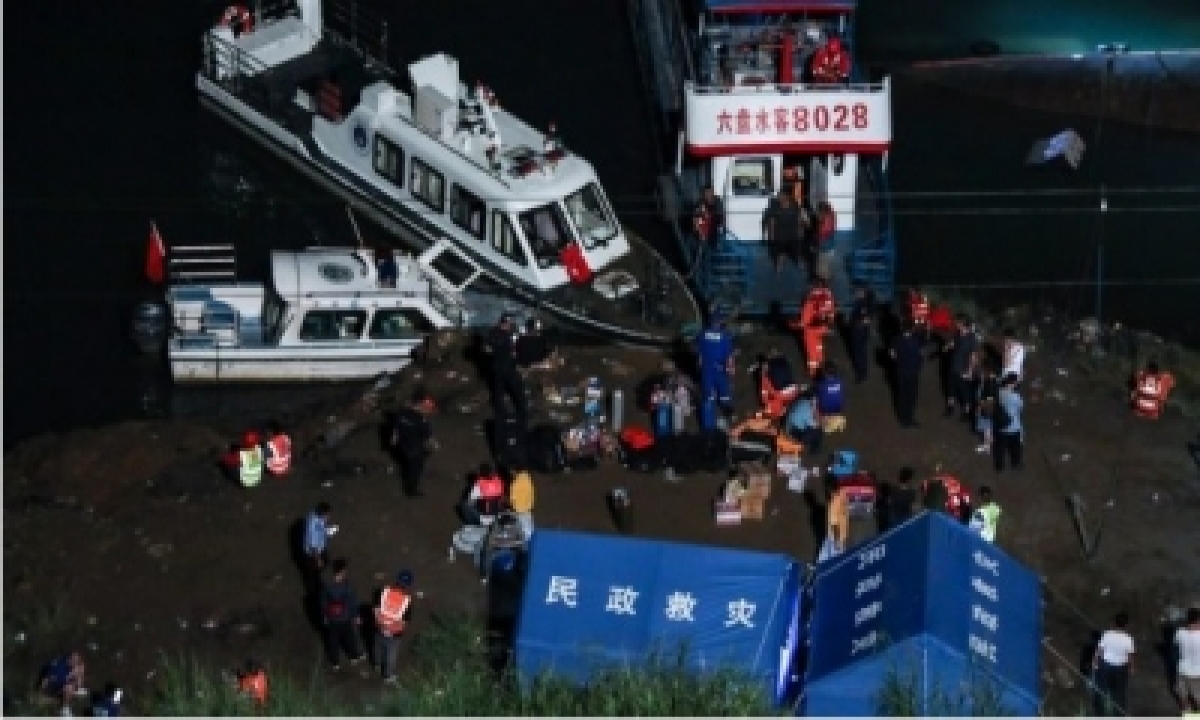  8 Killed, 7 Missing After Passenger Boat Overturns In China-TeluguStop.com