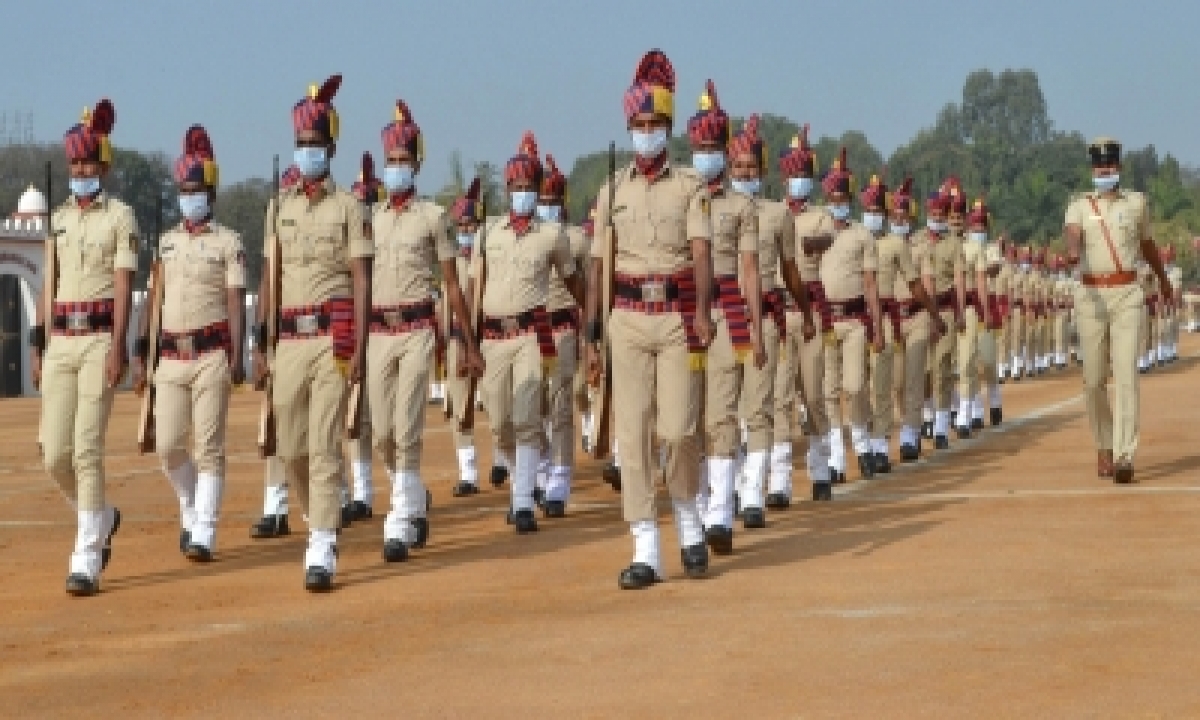  946 Personnel Selected For Police Medals On R-day-TeluguStop.com