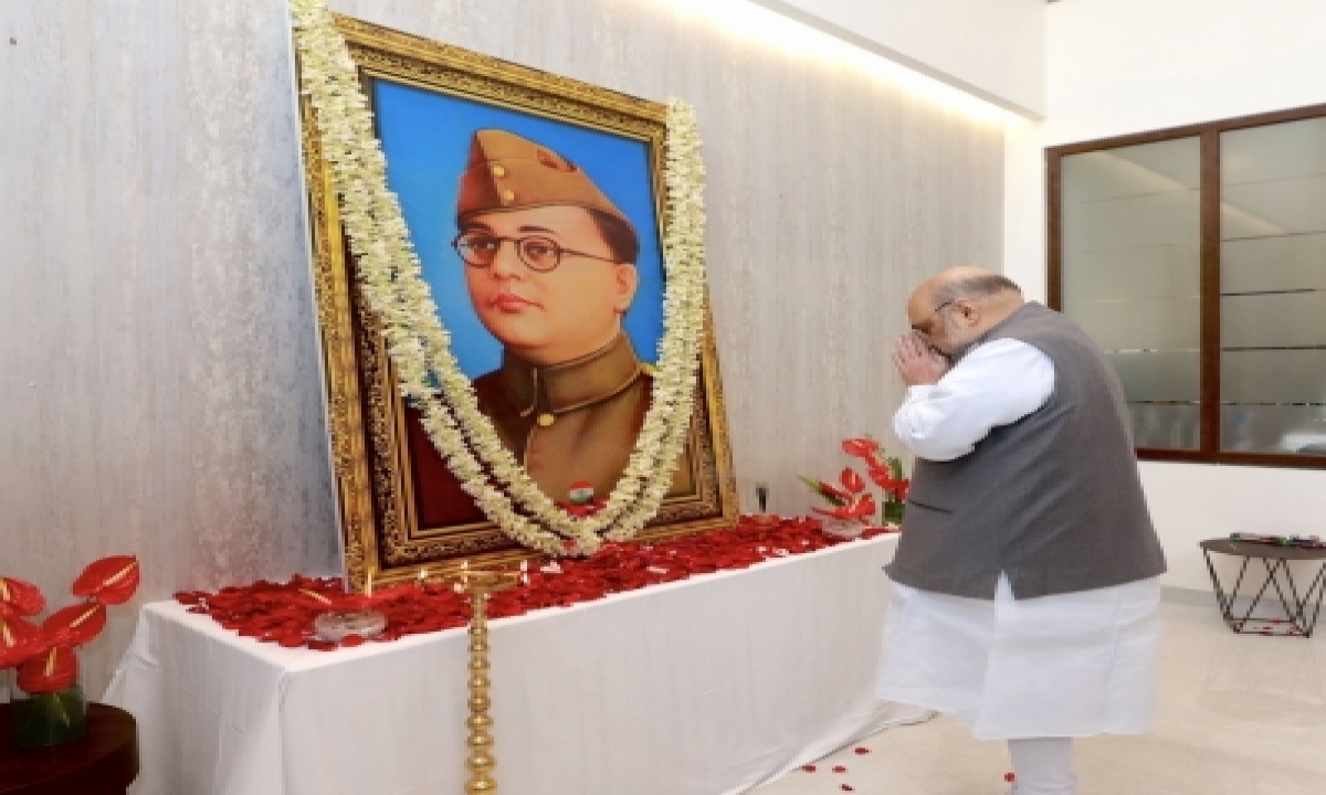  Amit Shah Pays Tribute To Netaji In Guwahati-TeluguStop.com