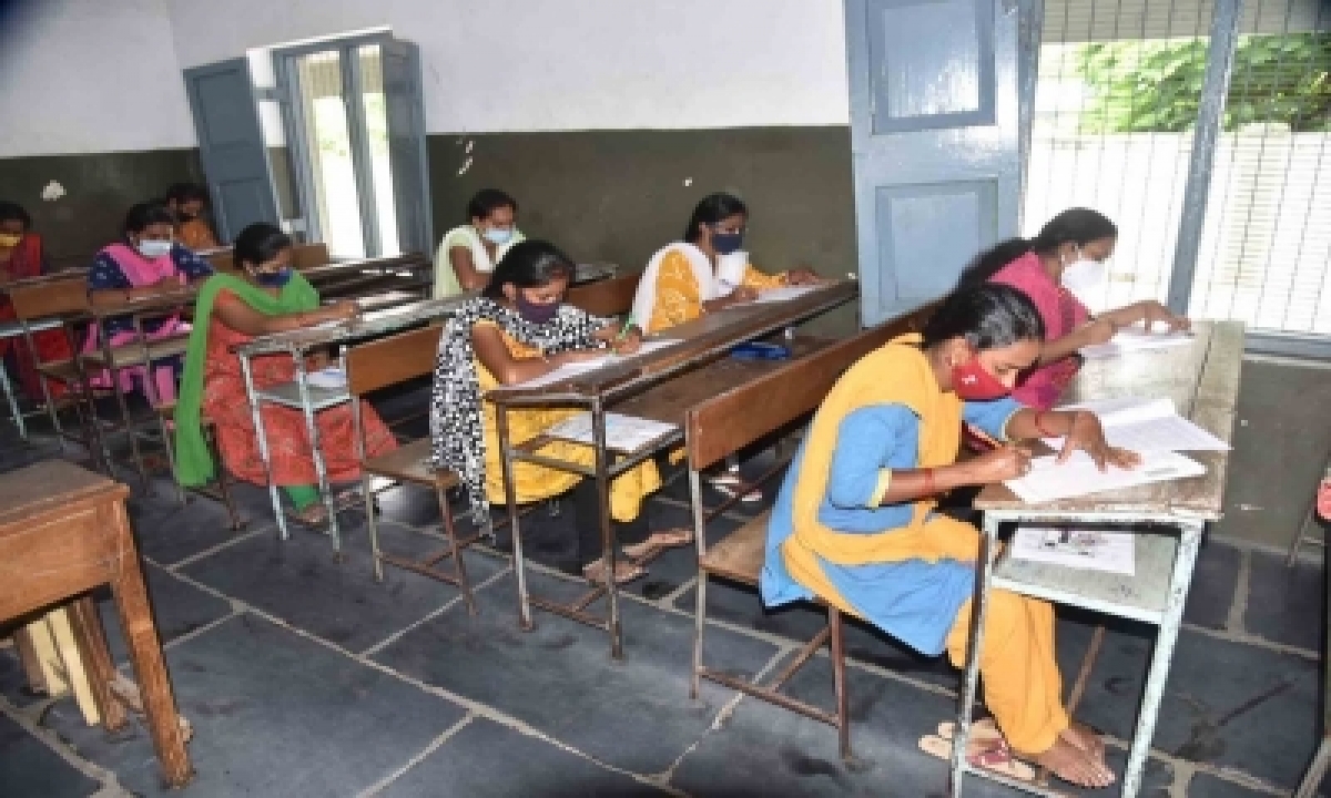  Andhra Students Bag Top 2 Ranks In Telangana Eamcet 2021-TeluguStop.com