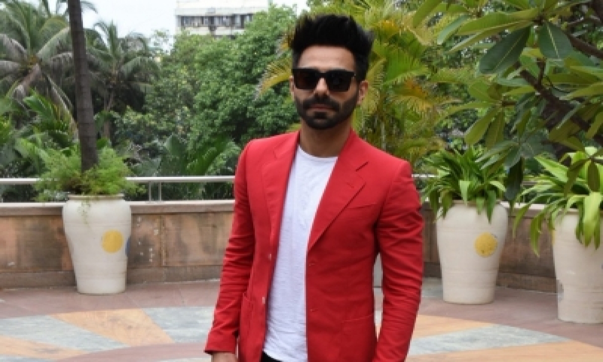  Aparshakti Khurana To Play Bollywood Superstar In Debut Ott Series-TeluguStop.com