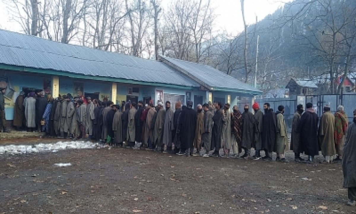  Around 52% Polling Recorded In 1st Phase Of Ddc Polls In J&k (2nd Ld)-TeluguStop.com