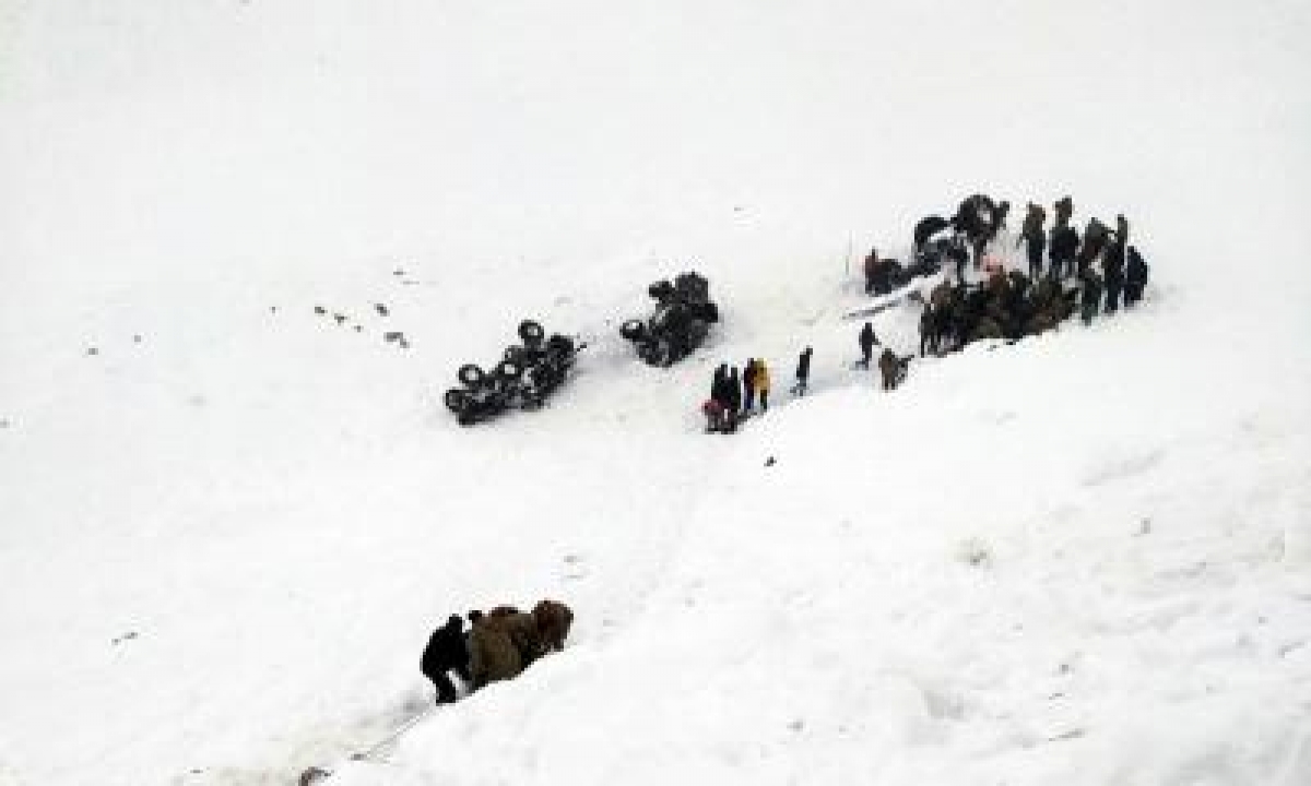  Avalanche Warning Issued For 12 J&k & Ladakh Dists-TeluguStop.com