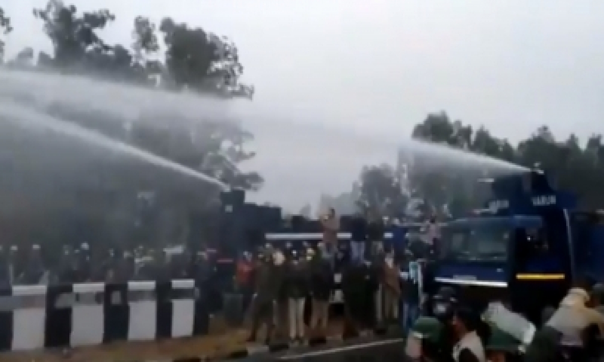  Braving Tear-gas Shells, Water Canons, Thousands Break Barricades In Haryana (ld-TeluguStop.com