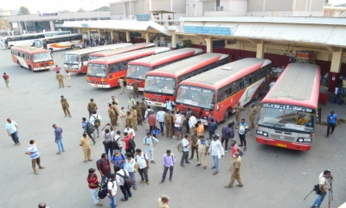  Bus Strike: Normal Life Disrupted In Karnataka-TeluguStop.com