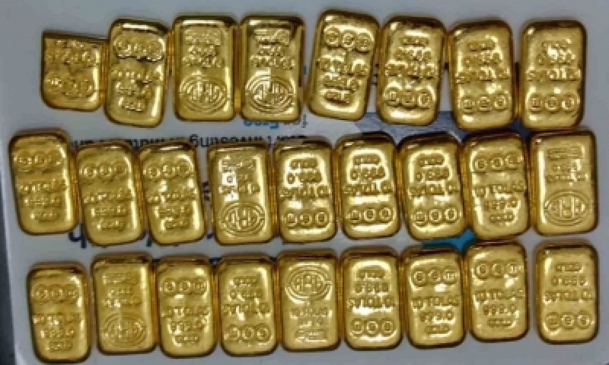  Chennai Air Customs Foils Bid To Smuggle In Over 1.5kg Gold-TeluguStop.com