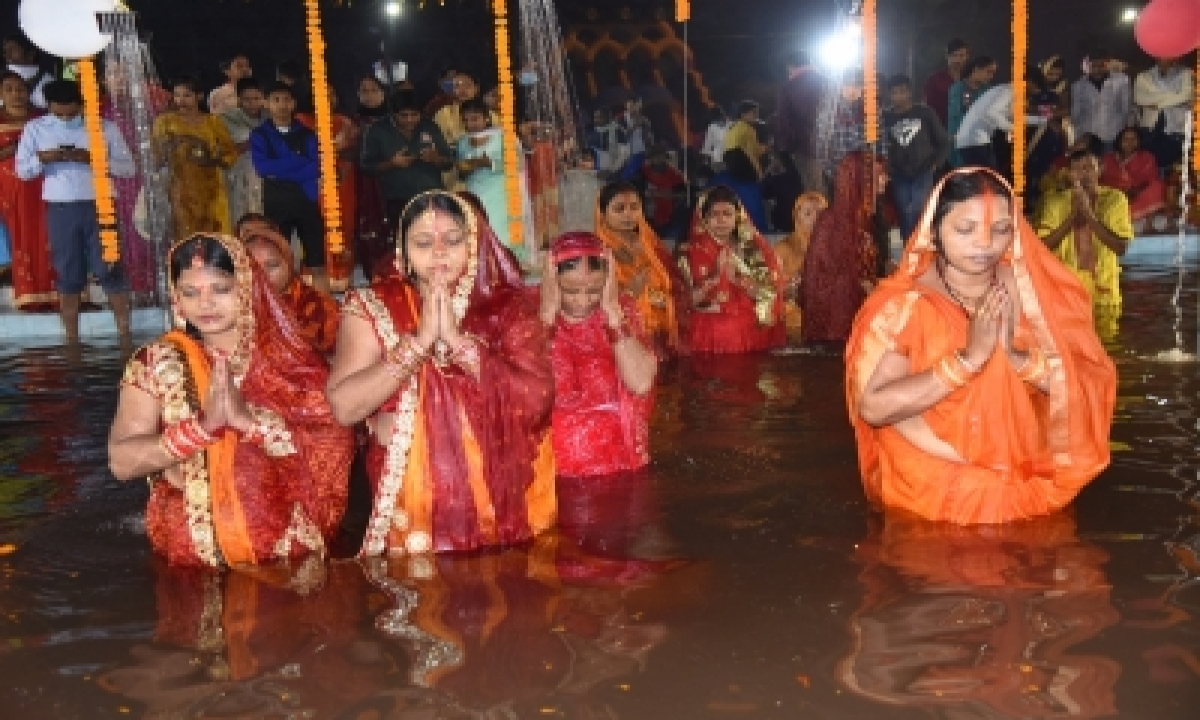  Chhath Puja Ends In Bihar With Prayers To Rising Sun-TeluguStop.com