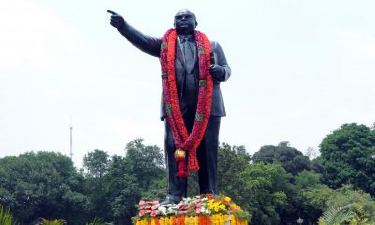  Clash Over Ambedkar Statue On Govt Land In Up-TeluguStop.com