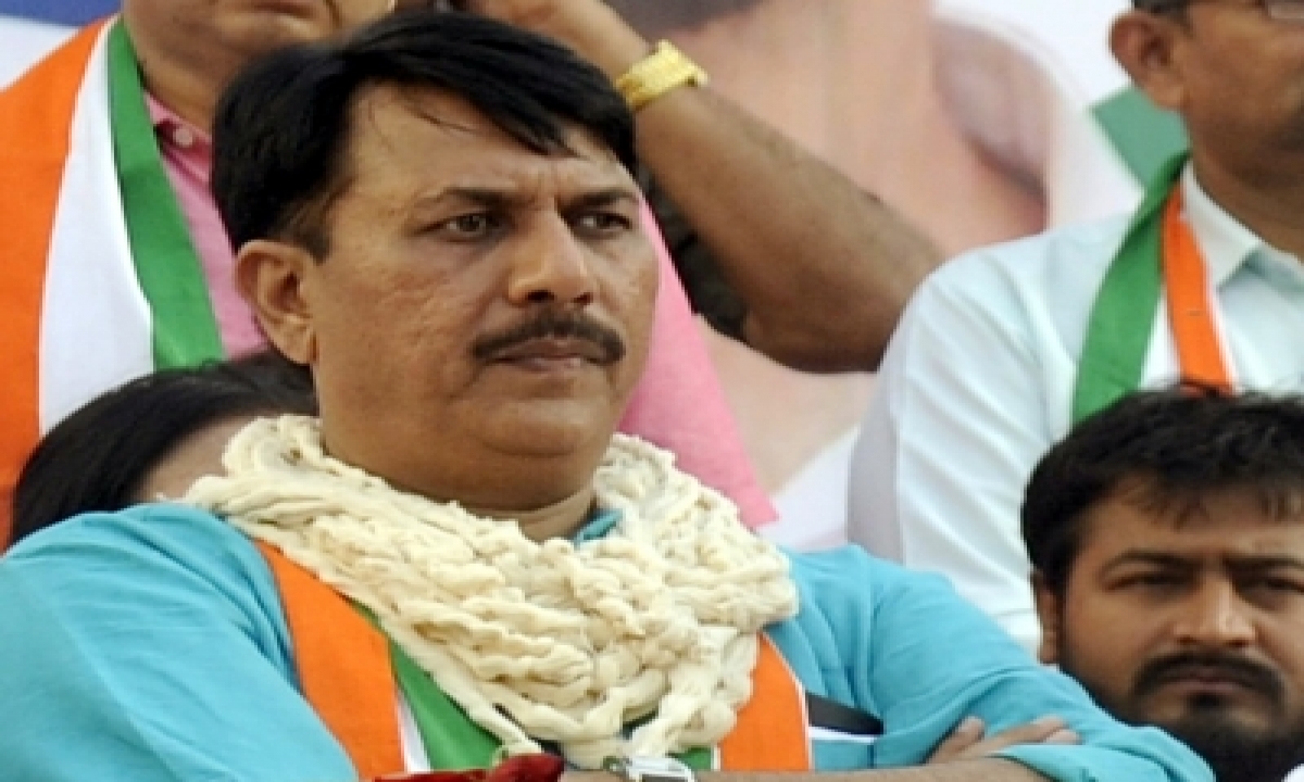  Cong Mla Submits Resignation To Gpcc Chief Over Ticket Distribution-TeluguStop.com