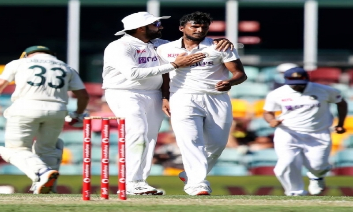  Cracks Appearing On Drier Gabba Pitch, Danger For India (lead)-TeluguStop.com