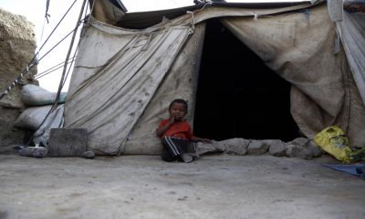  Displaced Yemeni Families Face Harsh Living Conditions-TeluguStop.com