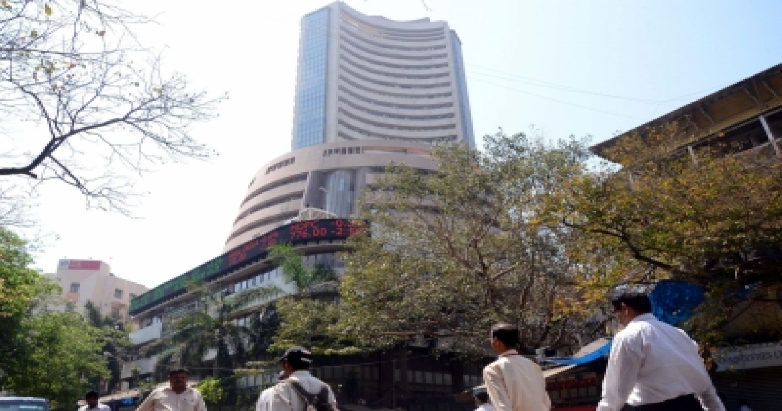  Equity Indices Trade Flat Ahead Of F&o Expiry-TeluguStop.com