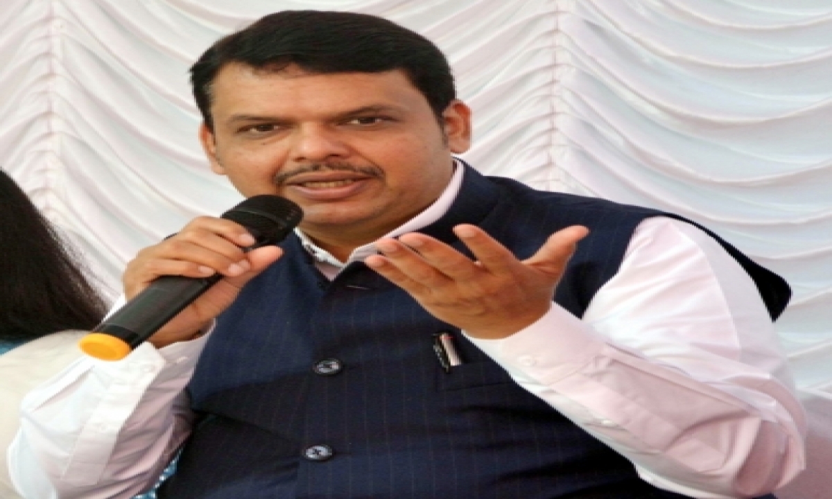  Fadnavis’ Tweet On Delhi Metro Ride Sparks Row In Maha-TeluguStop.com