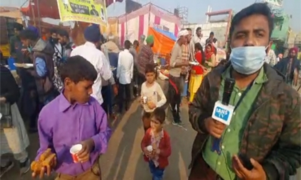  For These Kids Its Rare Fair At Singhu-TeluguStop.com