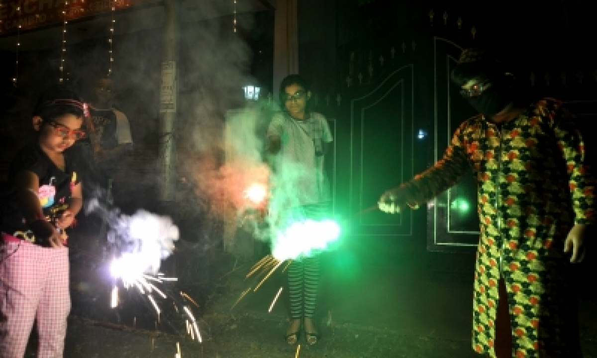 Gurugram: 59 Challaned For Bursting Firecrackers On Diwali-TeluguStop.com