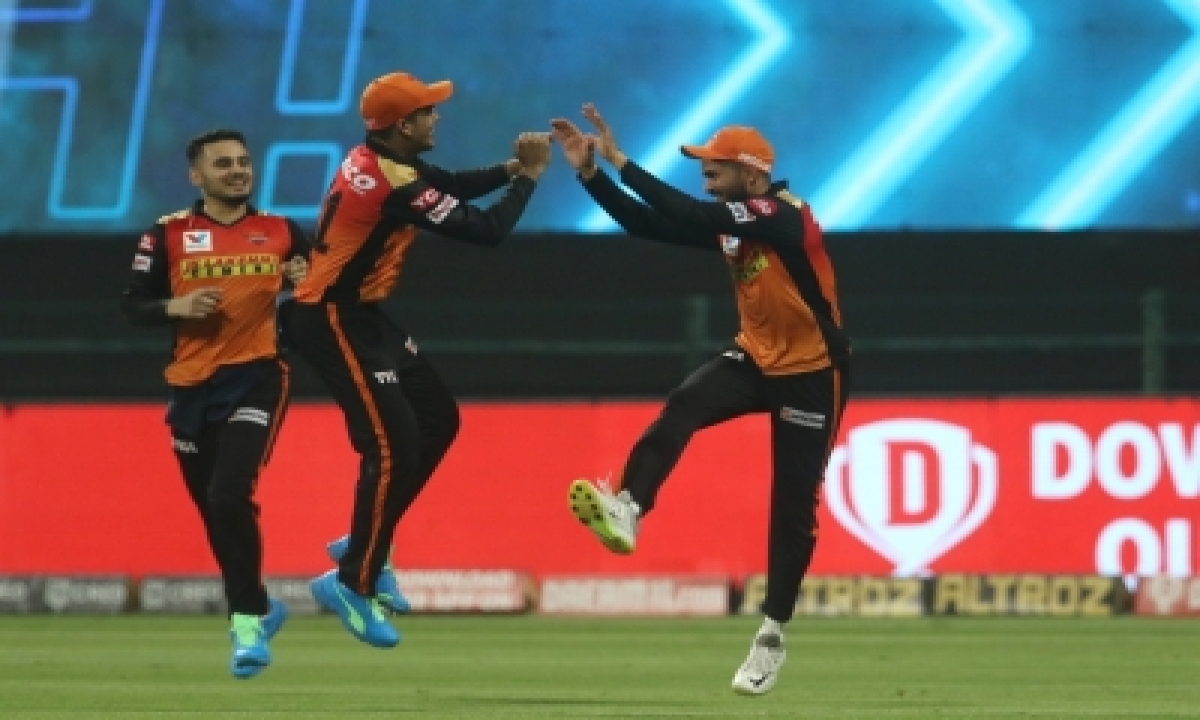  Holder Takes 3 On Return As Srh Restrict Rr To 154/6-TeluguStop.com