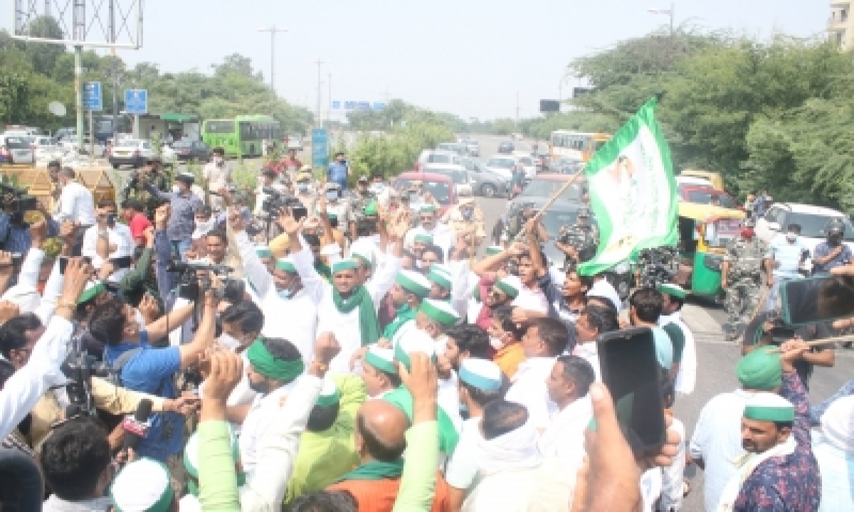  Hyderabad Farmers Take Out Bullock Cart Rally As Part Of ‘chakka Jam’-TeluguStop.com