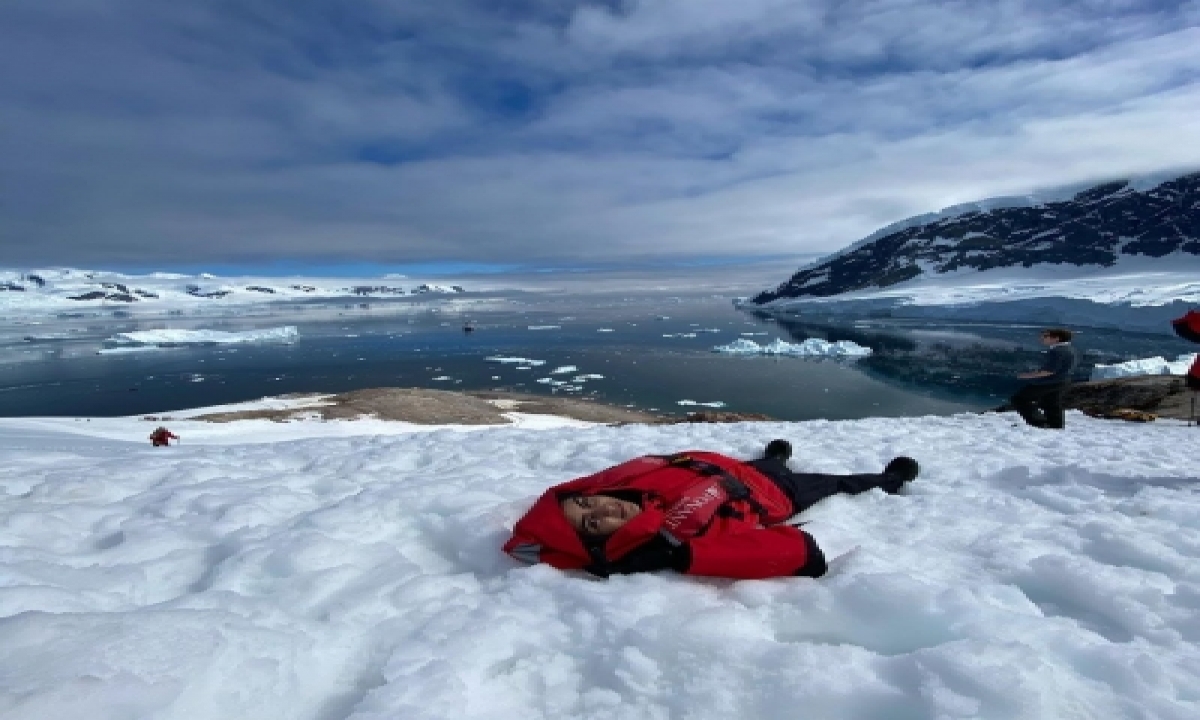  Imtiaz Ali Posts Throwback Pictures From Antarctica Visit-TeluguStop.com