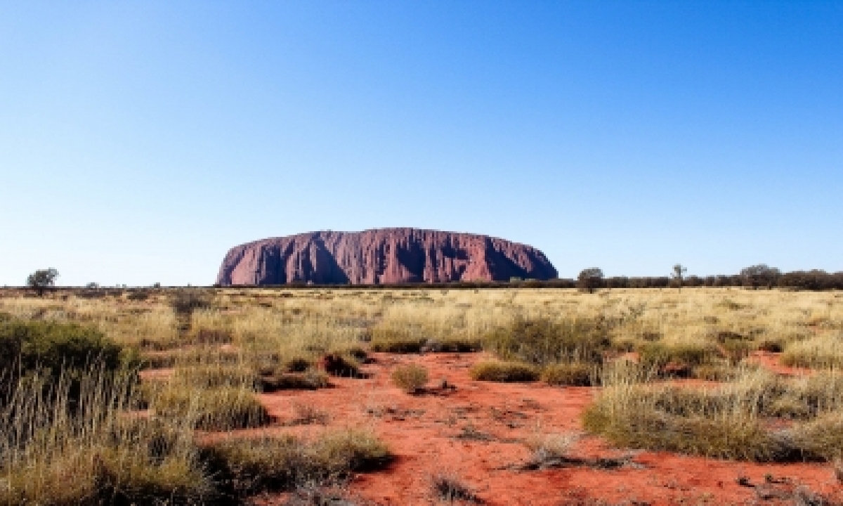  Indigenous Australians Mark 1 Year Of Uluru Climbing Ban-TeluguStop.com