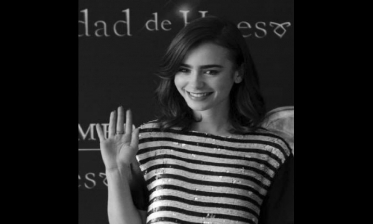  Lily Collins Enjoys Being A Fiancee-TeluguStop.com