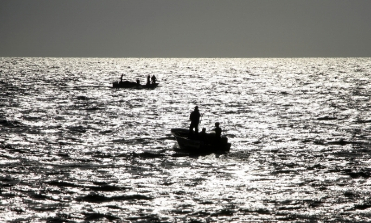  Maha Boat Capsize: 2 Women Drown, 13 Rescued-TeluguStop.com