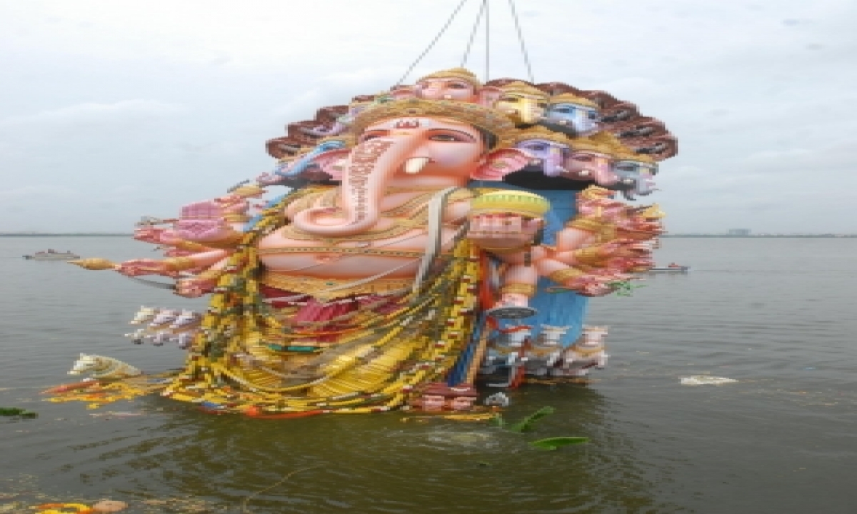  Mammoth Ganesh Immersion Procession Underway In Hyderabad-TeluguStop.com