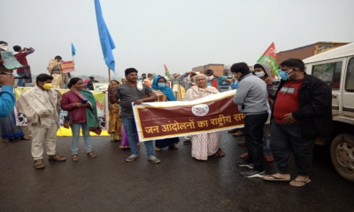  Medha Patkar, Farmers Stopped At Raj Border, Traffic Disrupted-TeluguStop.com