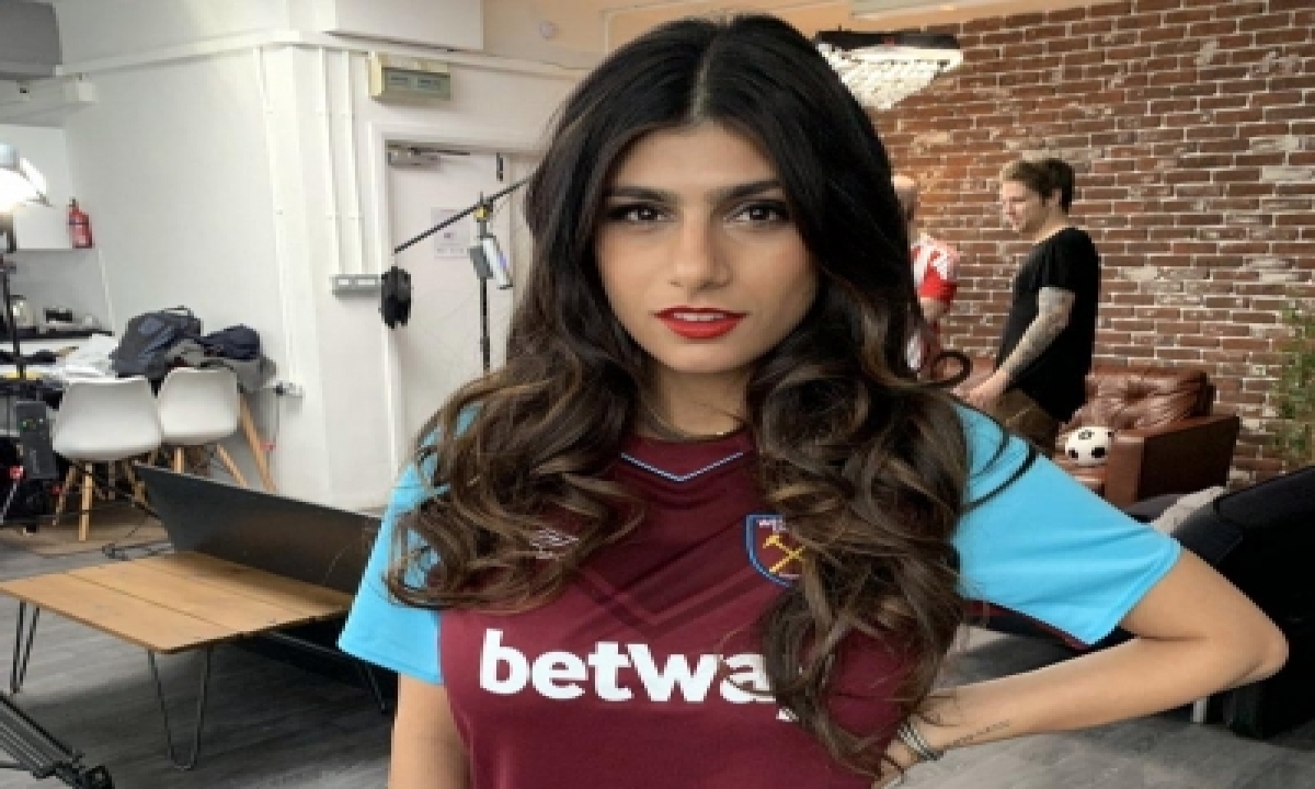  Mia Khalifa: How Can One Claim The Largest Protest In History Is All Paid Actors-TeluguStop.com