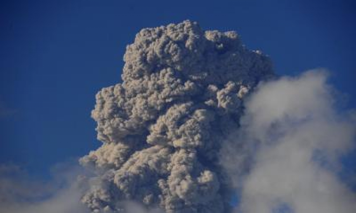  Over 5,000 People Evacuated As Volcano Erupts On Spain’s La Palma Island-TeluguStop.com