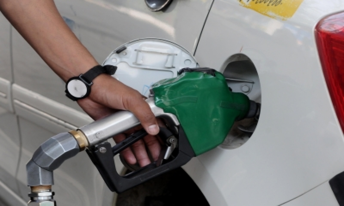  Petrol Price Goes Past Rs 100 In Hyd-TeluguStop.com